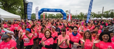 Foto Más de 3.000 mujeres se suman a la Marea Rosa por las calles de Vitoria - Gasteiz